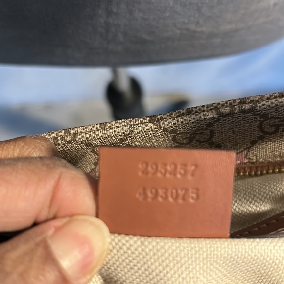 Authentic GUCCI Messenger Stars Monogram Coated Gg Supreme Canvas Crossbody Bag. - Picture 12 of 15
